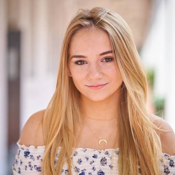 Meet your Posher, Christina - Picture 1 of 1